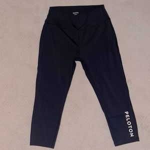 Peloton High Waisted Capri Legging. Size: L. Black. Like New